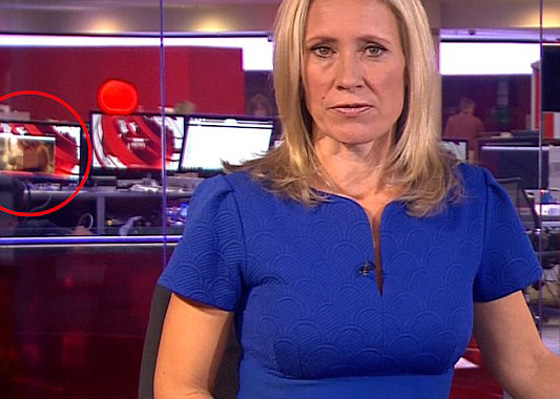 بالفيديو.. فضيحة لشبكة بي بي سي  بسبب عرض مقطع إباحي أثناء النشرة الإخبارية صورة رقم 3