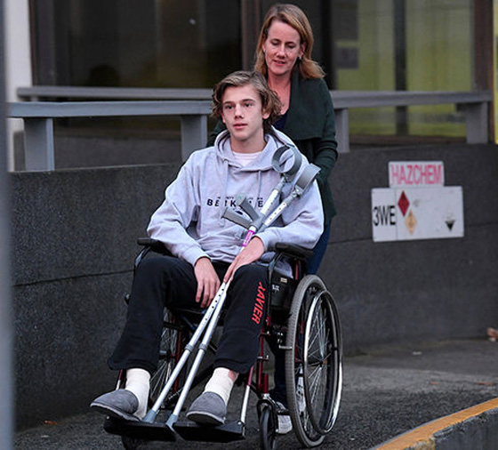 بالفيديو والصور.. ناهشات للحوم هاجمت هذا المراهق وكادت أن تنهي حياته  صورة رقم 8