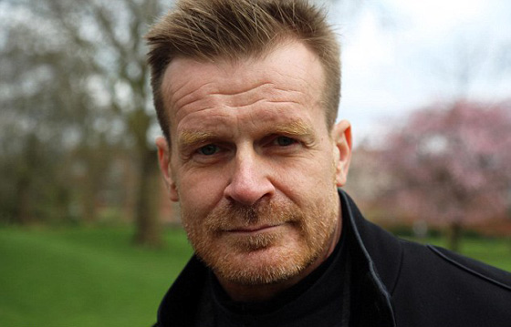 مليونير يقدم شقة لأم وطفلتها من بين 8000 طلب صورة رقم 3