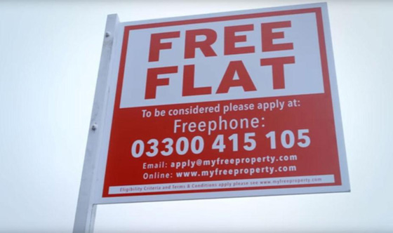 مليونير يقدم شقة لأم وطفلتها من بين 8000 طلب صورة رقم 7