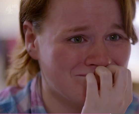 مليونير يقدم شقة لأم وطفلتها من بين 8000 طلب صورة رقم 6