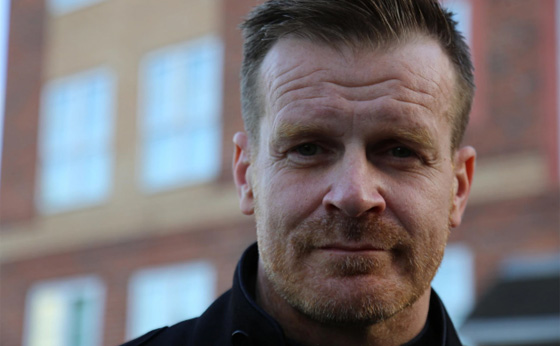 مليونير يقدم شقة لأم وطفلتها من بين 8000 طلب صورة رقم 11