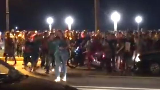 القانون غائب!! تحرش جماعي همجي ومقرف بفتاة تسير في الشارع بطنجة صورة رقم 1