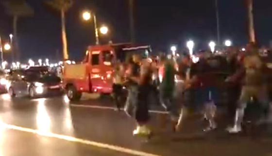 القانون غائب!! تحرش جماعي همجي ومقرف بفتاة تسير في الشارع بطنجة صورة رقم 2