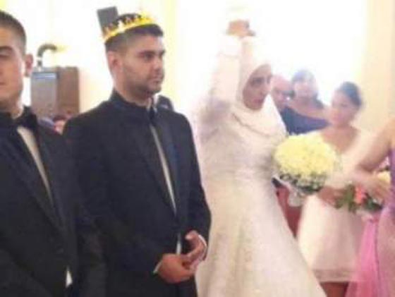 بالصور: لبنانية مسلمة تتزوج في كنيسة وهي ترتدي الحجاب صورة رقم 3
