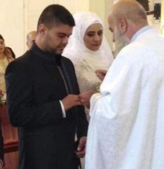 بالصور: لبنانية مسلمة تتزوج في كنيسة وهي ترتدي الحجاب صورة رقم 1