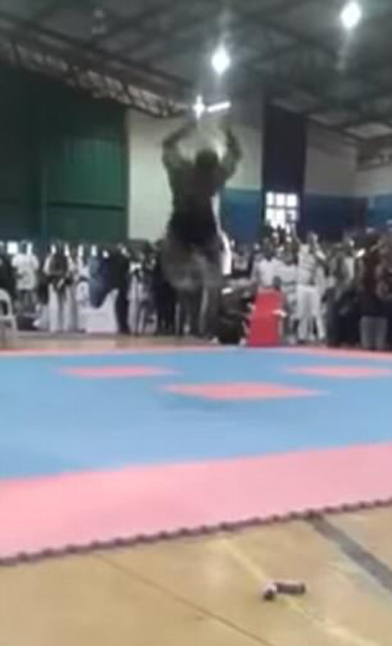 فيديو مؤلم.. حركة استعراضية تنهي حياة بطل في كمال الأجسام أمام الجمهور صورة رقم 2