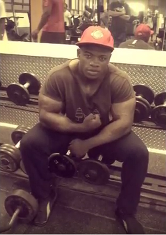 فيديو مؤلم.. حركة استعراضية تنهي حياة بطل في كمال الأجسام أمام الجمهور صورة رقم 7