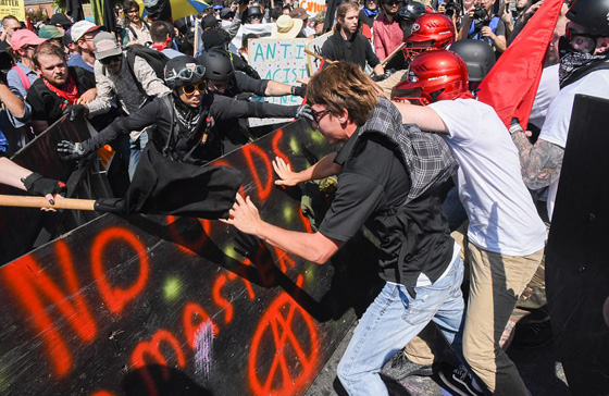 أمريكا: قتيلة وجرحى في حادثة دهس واشتباكات بفرجينيا صورة رقم 18