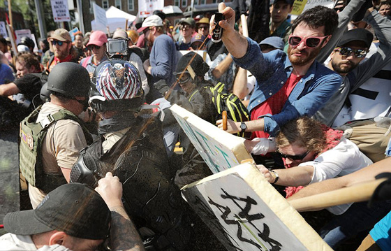 أمريكا: قتيلة وجرحى في حادثة دهس واشتباكات بفرجينيا صورة رقم 19