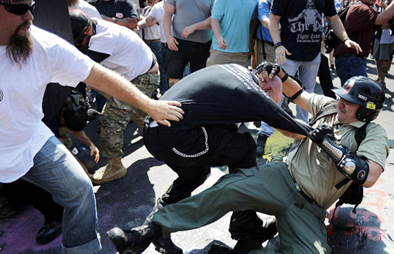 أمريكا: قتيلة وجرحى في حادثة دهس واشتباكات بفرجينيا صورة رقم 20