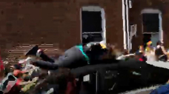 أمريكا: قتيلة وجرحى في حادثة دهس واشتباكات بفرجينيا صورة رقم 10