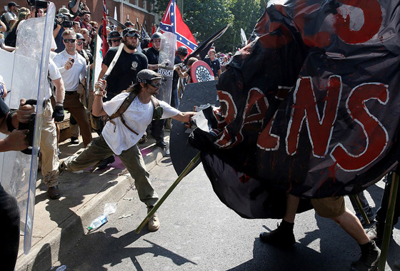 أمريكا: قتيلة وجرحى في حادثة دهس واشتباكات بفرجينيا صورة رقم 27