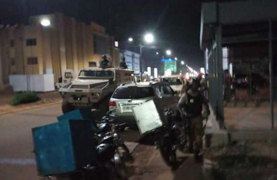 بوركينا: مقتل 17 شخصا واصابة العشرات بهجوم على مطعم تركي  صورة رقم 1