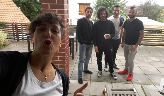 المغنية الملتحية كونشيتا ترفض الغناء تضامنا مع مغنيين سوريين! صورة رقم 11