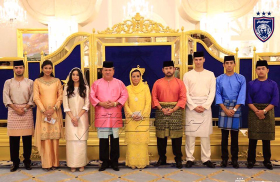 لاعب كرة سابق يعتنق الاسلام ويتزوج من اميرة ماليزية في حفل اسطوري صورة رقم 23