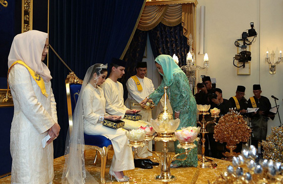 لاعب كرة سابق يعتنق الاسلام ويتزوج من اميرة ماليزية في حفل اسطوري صورة رقم 16