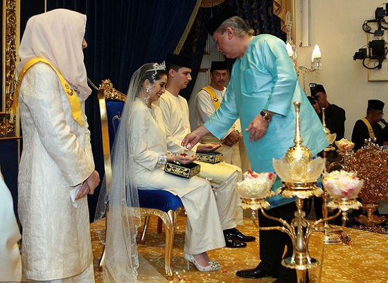 لاعب كرة سابق يعتنق الاسلام ويتزوج من اميرة ماليزية في حفل اسطوري صورة رقم 15