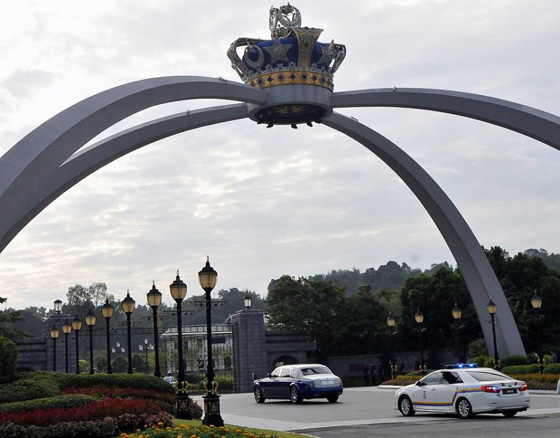 لاعب كرة سابق يعتنق الاسلام ويتزوج من اميرة ماليزية في حفل اسطوري صورة رقم 13