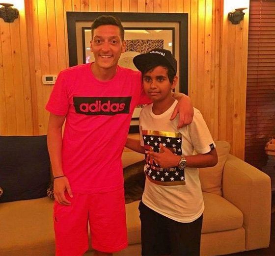 ملياردير إماراتي عمره 15 سنة ويمتلك سيارة بربع مليون دولار صورة رقم 11