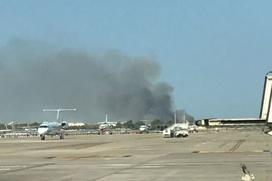 بالفيديو والصور.. اندلاع حريق ضخم في مطار برشلونة الدولي صورة رقم 8