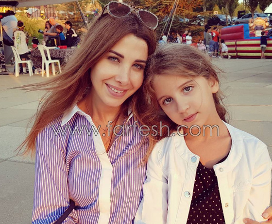 فيديو نانسي عجرم ترقص مع زوجها وإبنتيها وتبدو مثل اختهما صورة رقم 2