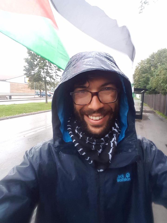 بالفيديو والصور.. يهودي سيعبر 8 دول و5 آلاف كيلومتر مشياً على الأقدام للتضامن مع فلسطين صورة رقم 6