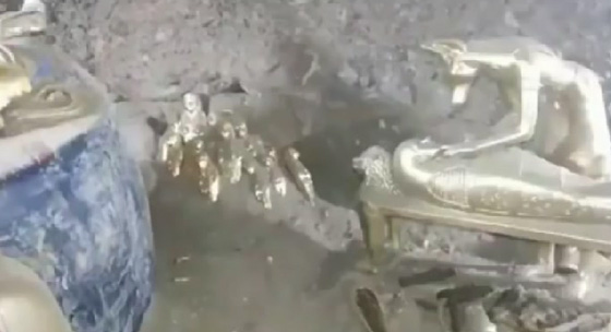 مواطن مصري يكتشف كنوز قارون ويؤكد: اسجنوني لو أكذب صورة رقم 3