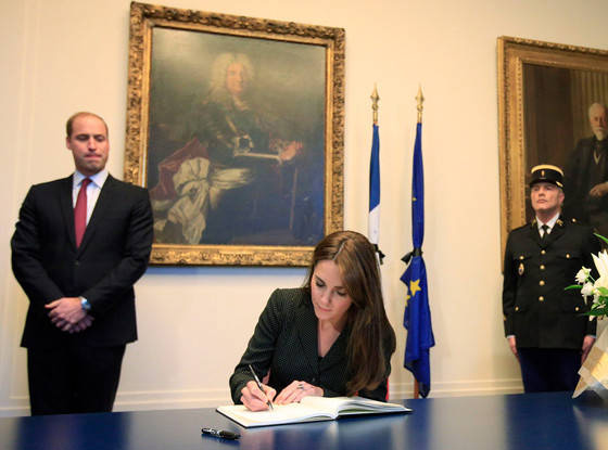 لهذا السبب ترفض دوقة كامبريدج التوقيع وتفضل التقاط السيلفي!! صورة رقم 6