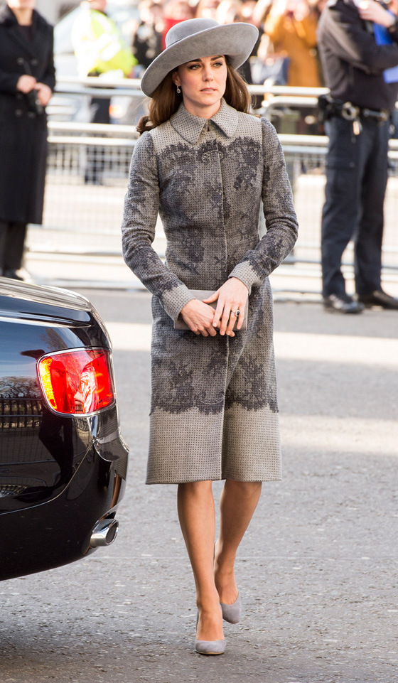 لهذا السبب ترفض دوقة كامبريدج التوقيع وتفضل التقاط السيلفي!! صورة رقم 12