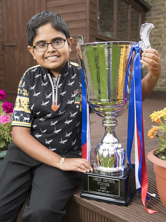 تعرفوا على الطفل الأكثر عبقرية في بريطانيا صورة رقم 11