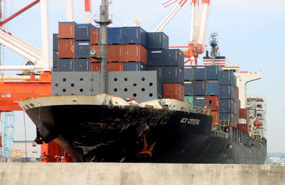 فقدان 10 بحارة اميركيين اثر اصطدام مدمرتهم بناقلة نفط في سنغافورة صورة رقم 24