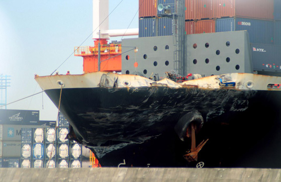 فقدان 10 بحارة اميركيين اثر اصطدام مدمرتهم بناقلة نفط في سنغافورة صورة رقم 25