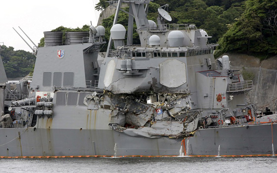 فقدان 10 بحارة اميركيين اثر اصطدام مدمرتهم بناقلة نفط في سنغافورة صورة رقم 27