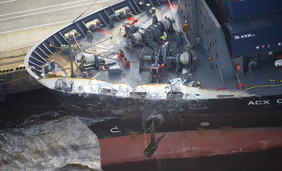 فقدان 10 بحارة اميركيين اثر اصطدام مدمرتهم بناقلة نفط في سنغافورة صورة رقم 10