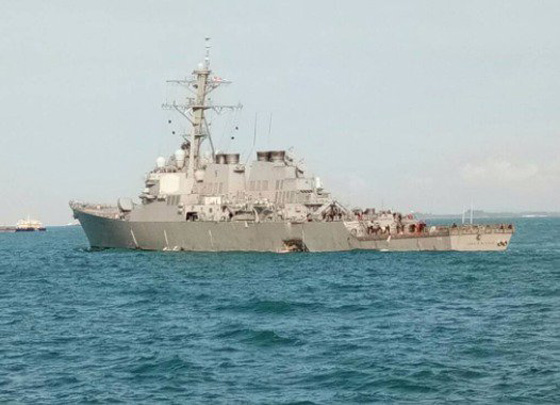 فقدان 10 بحارة اميركيين اثر اصطدام مدمرتهم بناقلة نفط في سنغافورة صورة رقم 28