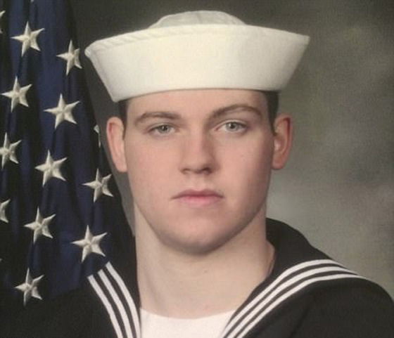 فقدان 10 بحارة اميركيين اثر اصطدام مدمرتهم بناقلة نفط في سنغافورة صورة رقم 2