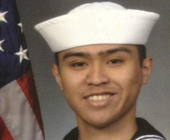 فقدان 10 بحارة اميركيين اثر اصطدام مدمرتهم بناقلة نفط في سنغافورة صورة رقم 3