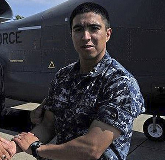 فقدان 10 بحارة اميركيين اثر اصطدام مدمرتهم بناقلة نفط في سنغافورة صورة رقم 8