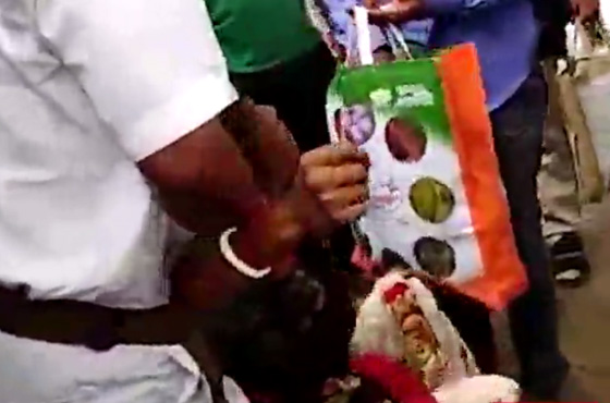 فيديو مروع.. سقوط سيدة تحت عجلات قطار متحرك صورة رقم 9