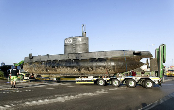 مخترع غواصة يلقى جثة صحافية في البحر بعد حادث وقع على متنها صورة رقم 6