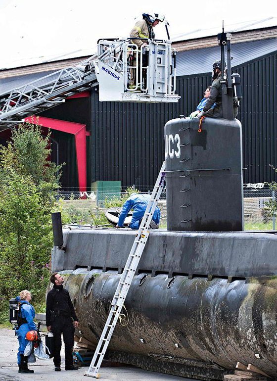 مخترع غواصة يلقى جثة صحافية في البحر بعد حادث وقع على متنها صورة رقم 16