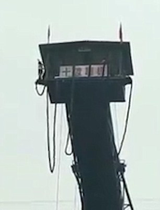 سقوط فتاة في نهر من ارتفاع 50 متر بعد انقطاع حبل رياضي كانت تقفز به! صورة رقم 1