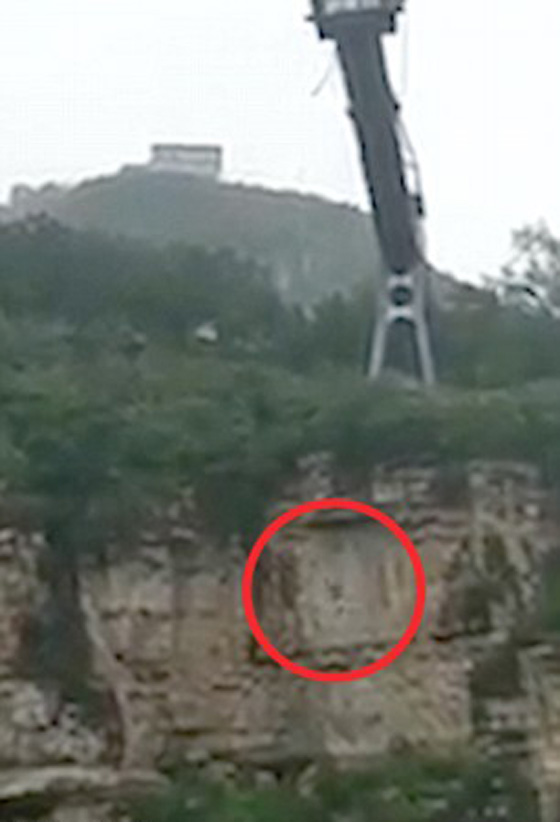 سقوط فتاة في نهر من ارتفاع 50 متر بعد انقطاع حبل رياضي كانت تقفز به! صورة رقم 4