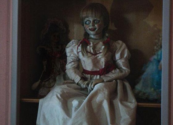 فيديو صادم: فتاة تلكم نفسها وتصرخ بهستيرية بعد مشاهدة فيلم الرعب آنابيل صورة رقم 3