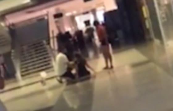 فيديو صادم: فتاة تلكم نفسها وتصرخ بهستيرية بعد مشاهدة فيلم الرعب آنابيل صورة رقم 1