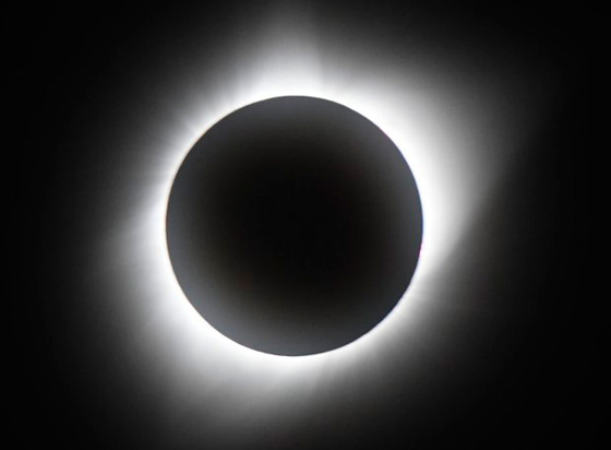 طفلة أمريكية ولدت يوم الكسوف وهكذا سميت..!! صورة رقم 6