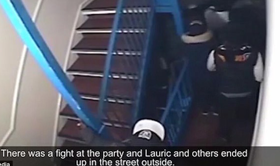 كاميرات مراقبة تسجل لحظة طعن شاب اثناء شجار صورة رقم 1