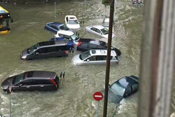 بالفيديو والصور.. إعصار هاتو يجتاح جنوبي الصين ويرسم مشاهد الرعب والدمار صورة رقم 7