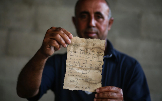 رسالة غريبة داخل قنينة تسرّبت عبر المحيط من رودوس اليونانية الى غزة! صورة رقم 1